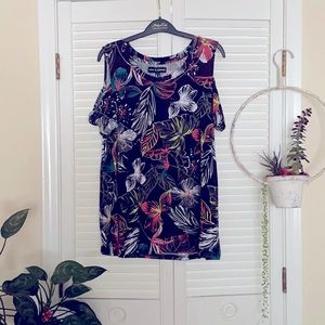 🌺 2 for $20 Tropical flower & picaboo shoulders